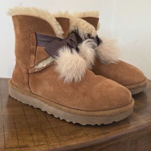 UGG Chestnut Pom Pom Bow Sheepskin Boots Women's 6 Cozy Winter Boots